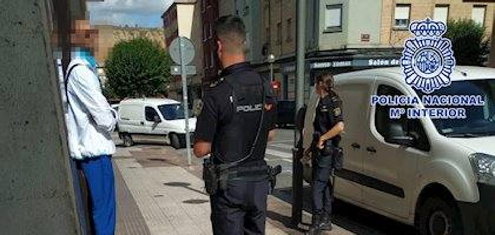 La Policía Nacional Detiene A Un Menor Y A Dos Varones Como Presuntos Autores De Dos Delitos De